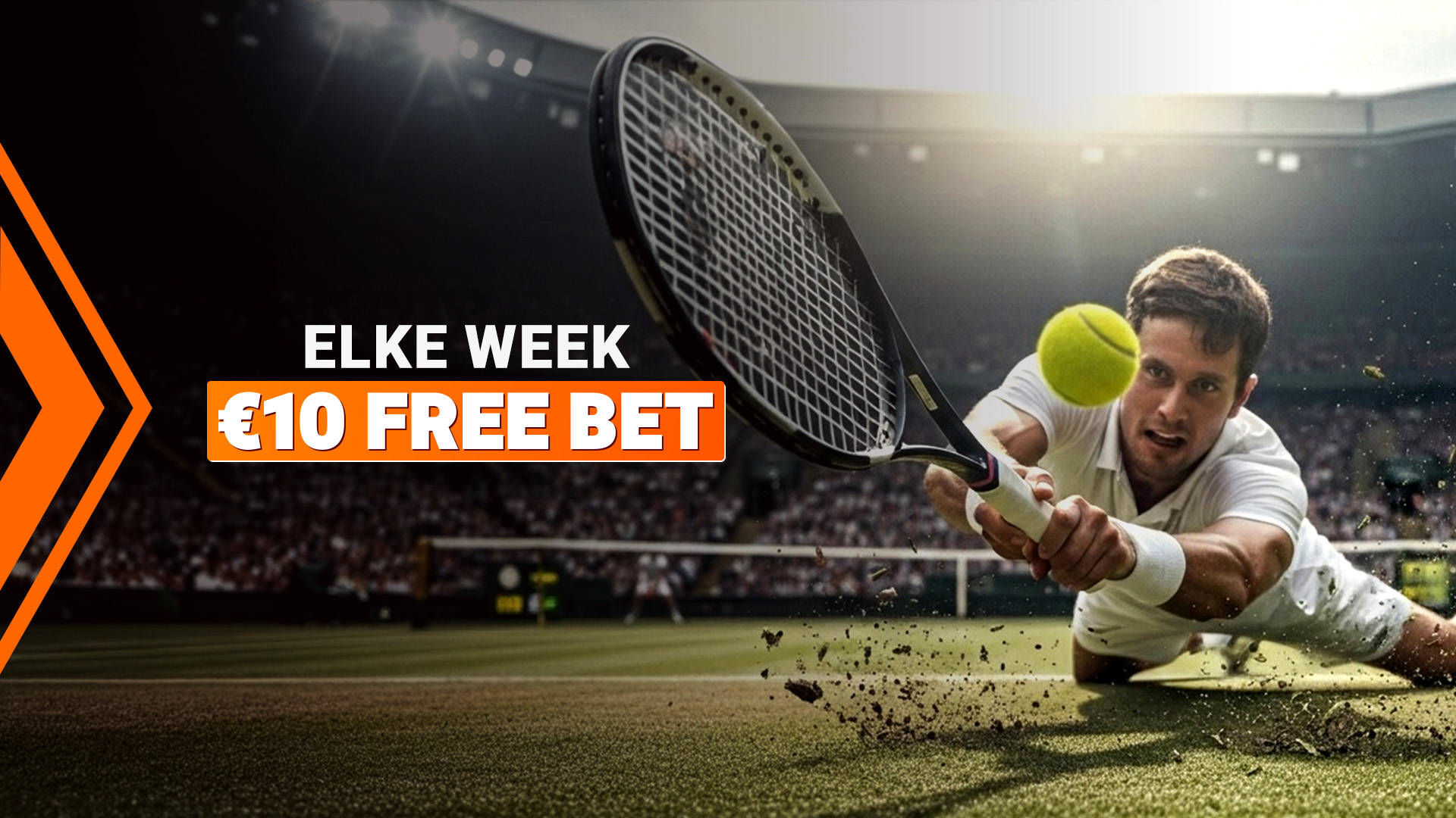 Elke week €10 Free Bet met een actiebeeld van een tennisser die een lage bal slaat.