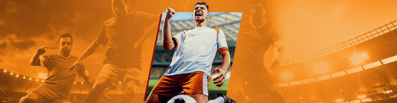 Fußballspieler jubelt vor Stadionkulisse.