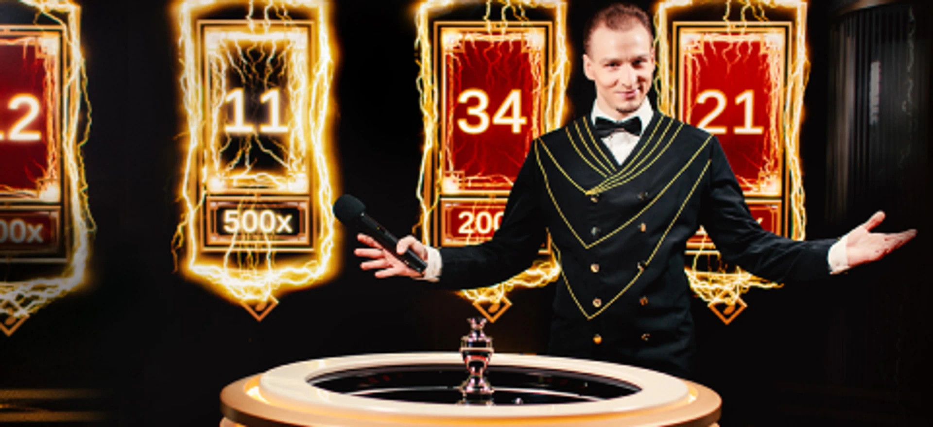 Live dealer ved et Lightning Roulette-bord med fremhævede tal og multiplikatorer op til 500x