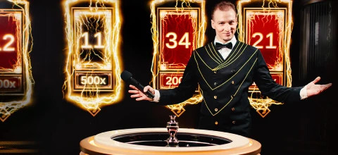 En roulettevärd i en elegant kostym presenterar roulettehjulet.