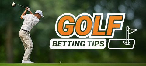 Speltips på golf. Golfspelare som svingar en golfklubba.